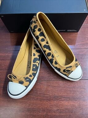 Womens 7.5 Converse Dainty Ballerina Slip On Cow Print Honey A17865F HALF BOX